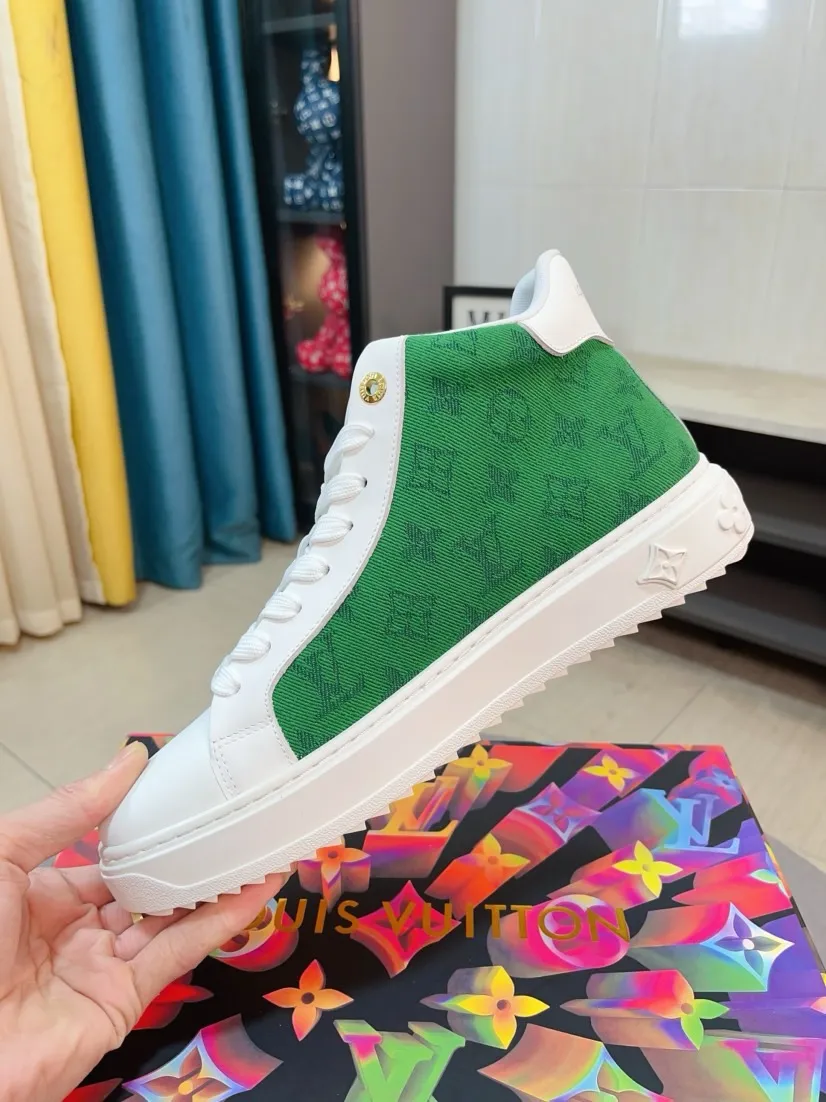Men's shoes 💰560🌹🌹【LV】New men's high-top shoes, ‌global limited edition💯 shoes‌ are made of ‌original silk leather➕cowhide lining🐂top-grade workmanship! ‌Inner padding for feet: pure imported sheepskin lining, strappy sneakers, comfortable and breathable✅ luxurious and noble!! Men's shoe size: 38-44 💮